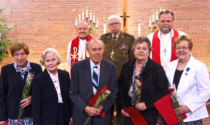 Esireas vasakult: Aino Müllerbeck, Leida Pajur, Endel Paju, Lehta Greenbaum, Naani Holsmer. Tagareas vasakult: Andres Taul, Tõnis Nõmmik, Mart Salumäe. Foto: Peeter Põldre