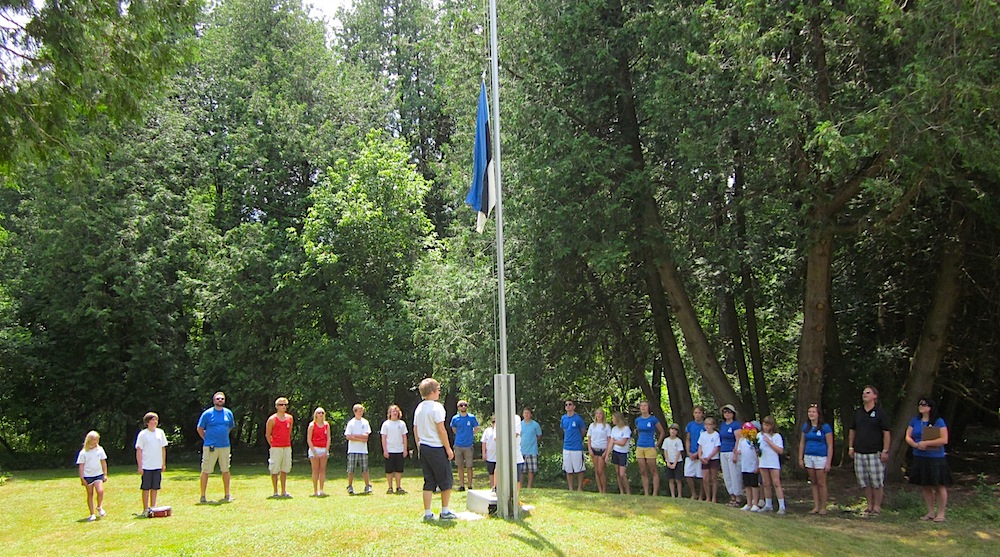 Eesti lipu heiskamine Seedrioru laagriplatsil. Foto: Martin Kiik