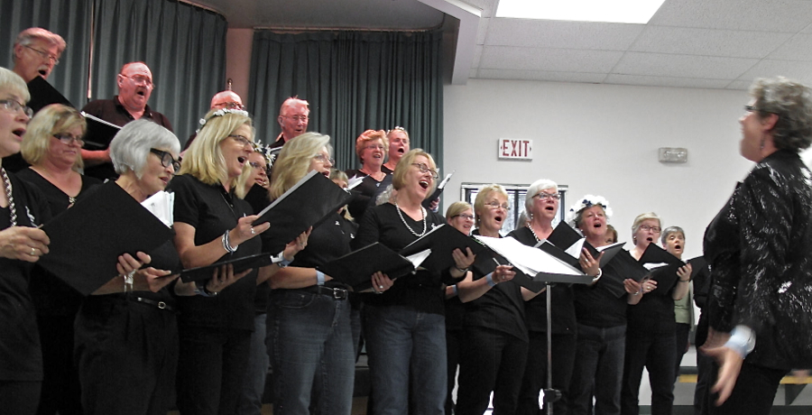 Featured performers, the Ööbik Choir presents a full-throated rendition of Tuljak / Wedding Dance, Rosemarie Lindau conducting. Photo: J Laansoo