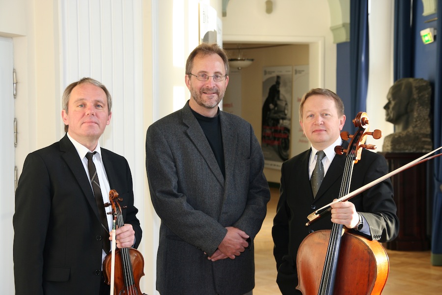 From left: Arvo Leibur, violin; Norman Reintamm, piano; Aare Tammesalu, cello. Photo: Jaan Kiiv, taken at the Estonian National Opera.
