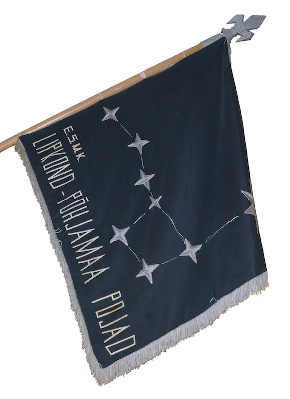 Kitcheneri Põhjamaa Poegade lipp Toronto Eesti Maja noortetoas.