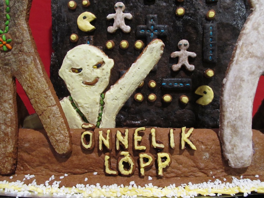 "Õnnelik lõpp", seen on this detail of a gingerbread sculpture by Helen Tago-Mullaste at this year's annual "Piparkoogi Maania" / Gingerbread Mania exhibition in Tallinn means happy ending and is what Estonians seem to find more important than a stellar start – to the new year among other things. After all, an unsuccessful start can hopefully be turned around during the course of a marathon and Estonians have never been sprinters. A video of the gingerbread bonanza and more is up on their website piparkoogimaania.ee Photo: Riina Kindlam