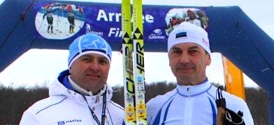 Eesti peaminister Andrus Ansip läbis 51 km klassikalises stiilis 18 . veebruaril 2012 a. Gatineau Loppet'i suusamaratonil Gatineau's Quebec'i provintsis Kanada pealinna Ottawa lähedal. Parast edukat finišit on Andrus Ansip (paremal) fotol koos Riho Kruuviga, Eesti asjuriga Kanadas. Foto: Ülle Baum