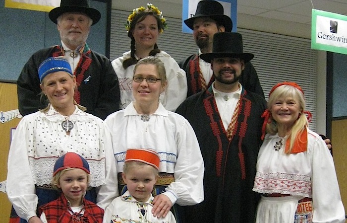 Esto folk dancers in Virginia