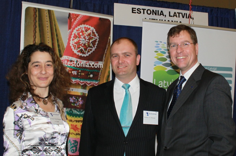 Athanasia Papatriantafyllou, pressikeskuse direktor, Kreeka Suursaatkond, Riho Kruuv, Eesti asjur Kanadas ja Manfred Auster, Head of the political and public affaires Section, Euroopa Liidu Delegatsioon, Kanadas. Foto: Ülle Baum