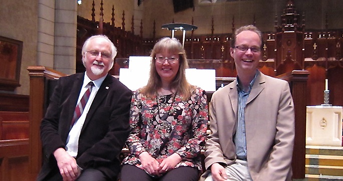 From the left: Karl J. Raudsepp, Ene Salumäe, Dr. Jonathan Oldengarm, Music Director, Church of St. Andrew and St. Paul. Photo: Kara-Lis Coverdale.