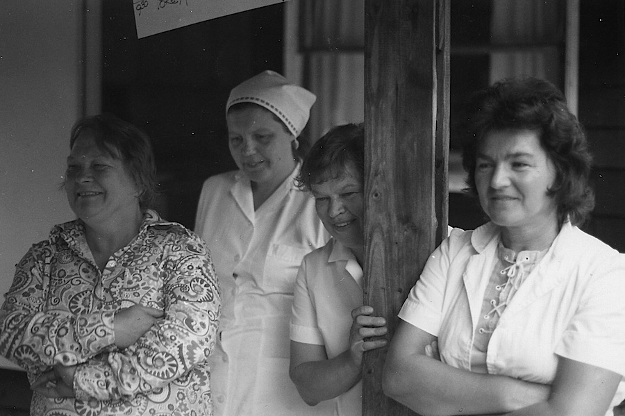 Kotkajärve laagri võrratud perenaised 1970-ndate algaastatel. Vasakult: Hilja Jukkum, Vilma Talpak, Ellen Kütti ja Luule Kann. Foto: Heino Jõe