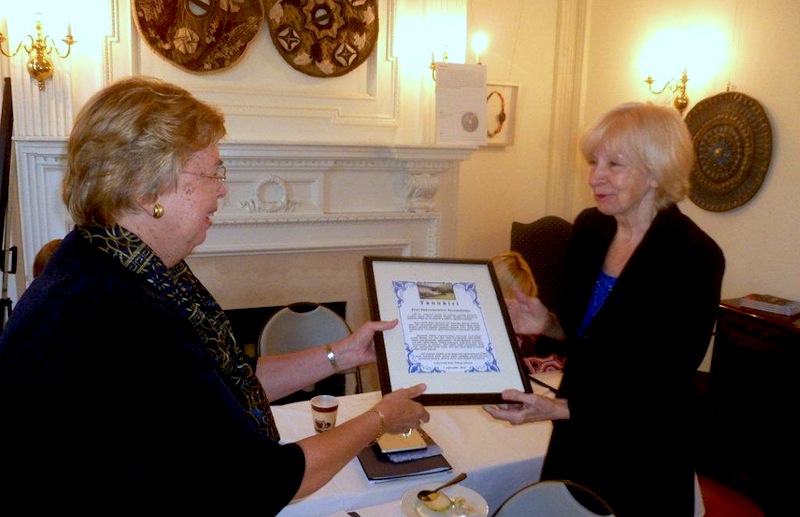 Viiu Vanderer of the Lakewood Estonian Society presents EANC President Marju Rink-Abel with a letter of appreciation at EANC’s Annual Meeting. Photo by Arved Plaks