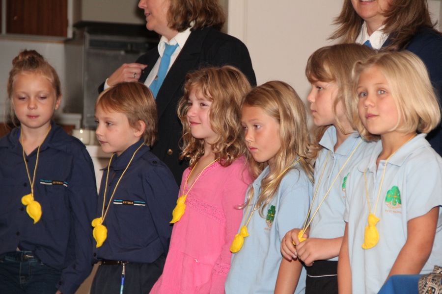 Uued hellakesed: Teija Hogg, Cassandra Keevallik, Annely Kütt, Eliise Leivat, Emma Nipernaado, Imbi Uukkivi. Foto: Maimu Mölder