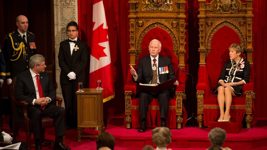 Ottawa, 16. oktoober. Kanada peaminister Stephen Harper ja pr Sharon Johnston jälgimas kindralkuberner David Johnstoni troonikõnet. Foto: Deb Ransom, PMO