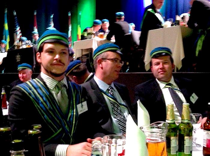 Torontost võttis osa arvukas grupp Rotalia liikmeid. Pildil on Kalev Nisbet, kes võeti vastu tegevliikmeks, Toomas Maripuu ja Raul Sinimäe.