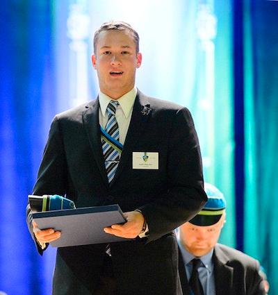 Korp! Rotalia Toronto koondise esimees Aleks Kivi võtab tervituseks sõna vennastuspeol.