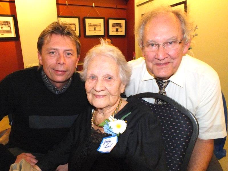 Kolm generatsiooni: Erik Lind, vanim kohalviibinud Walnuti reisija Nelly Lind, Tõnis Lind. Foto: Tiiu Roiser 