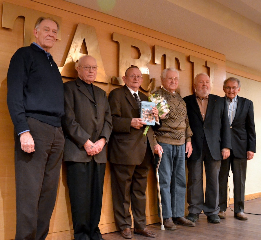 Eerik Purje (keskel) koos viie kaasautoriga - foto: Taavi Tamtik