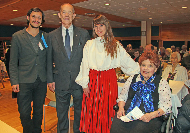 Fotol vasakult: Kalev Nisbet, endine soomepoiss Edgar Marten, klaveripaladega esinenud Ashley Lennox ja Siina Alkok – foto: Sirje Lillian Lennox