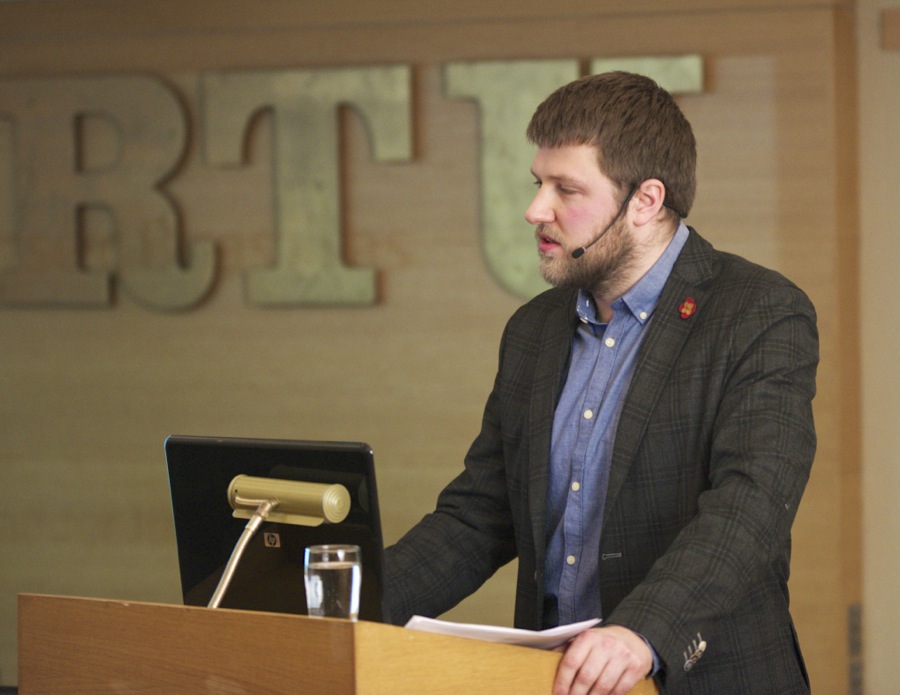 Sander Jürisson Tartu College'is esinemas (2014) - foto: Peeter Põldre