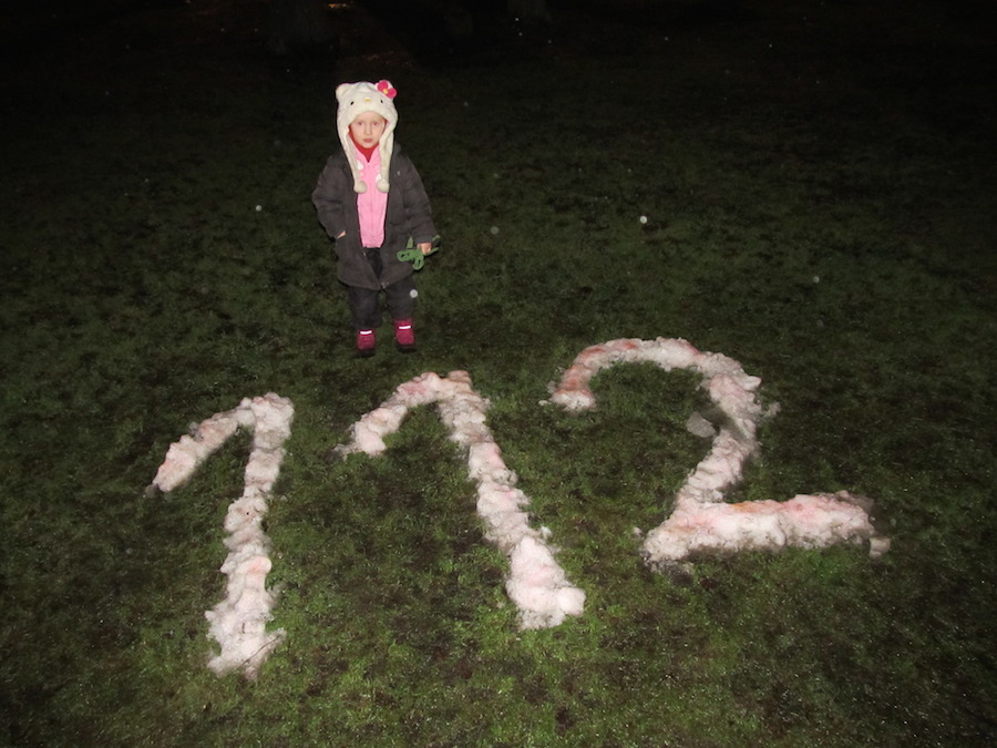 …the emergency telephone number you know as 911 is HÄDA/ABI/NUMBER 112. How are children in LASTE/AED (kindergarten) taught to remember this important number? They make it out of packing snow and paint it red. Photo: Riina Kindlam