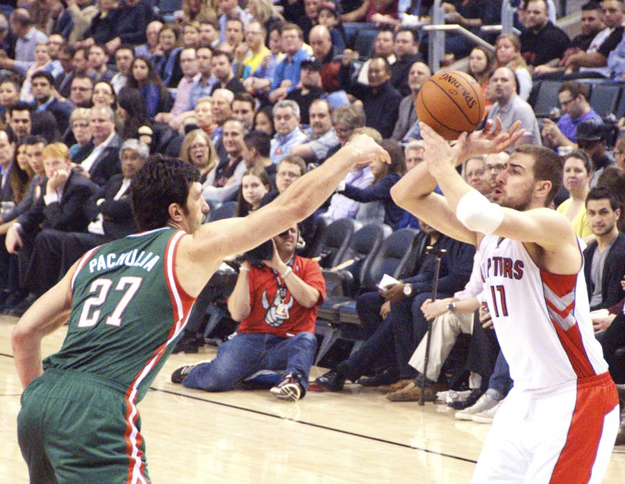 Paremal leedulane Jonas Valanciunas (number 17) - foto: Peeter Põldre