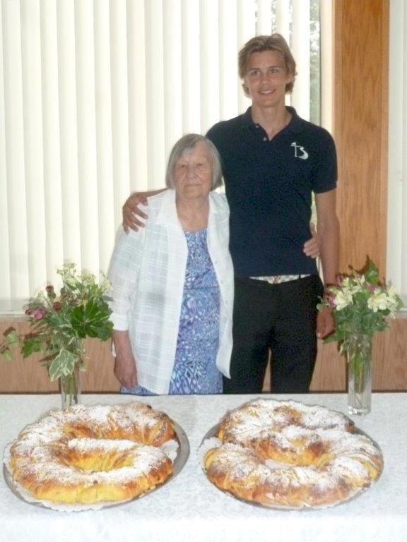Laupäevasel õhtusöögil olid kohal koguduse vanuselt teine liige Lilli Piil ja noorim Austin Väljas. Foto: I. Lillevars