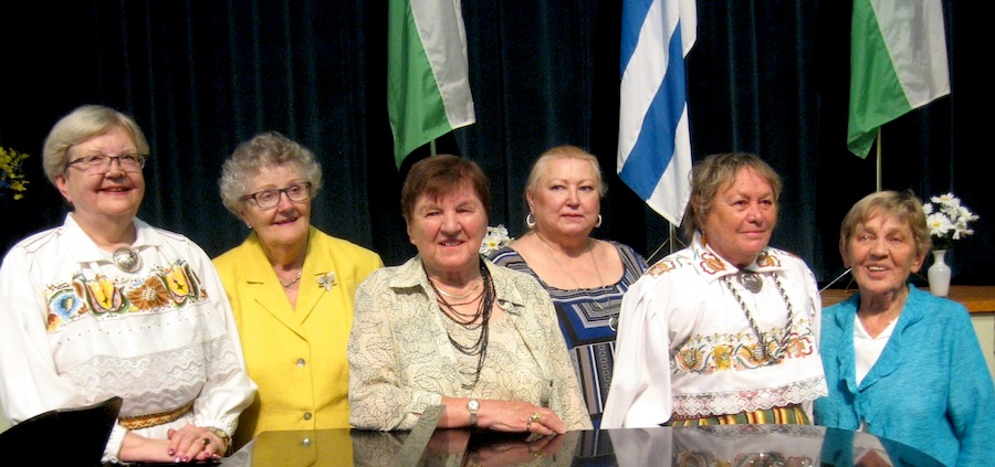 Rahvapeo korraldajaid. Vasakult: Anne Orunuk, Livia Kängsepp, Luule Kann, Kristi Kaup, Ester Mandra, Evi Oder. Foto: Eerik Purje