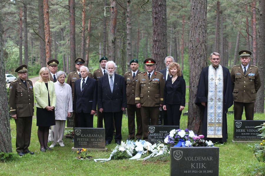 Matustalitusel osalenud Tallinna Metsakalmistul. Foto: Kaitseliit