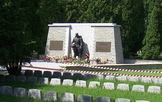 Pronkssõdur Kaitseväe kalmistul - allikas: www.wikipedia.org