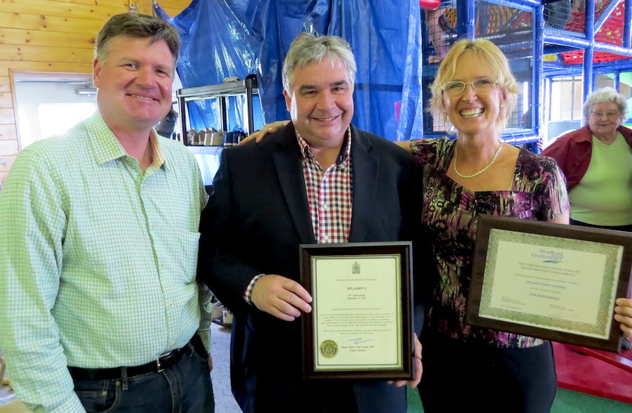 Mayor Doug White, MP the Honourable Peter Van Loan and the anniversary girl Piret Kreem King - photo: Jaak Järve