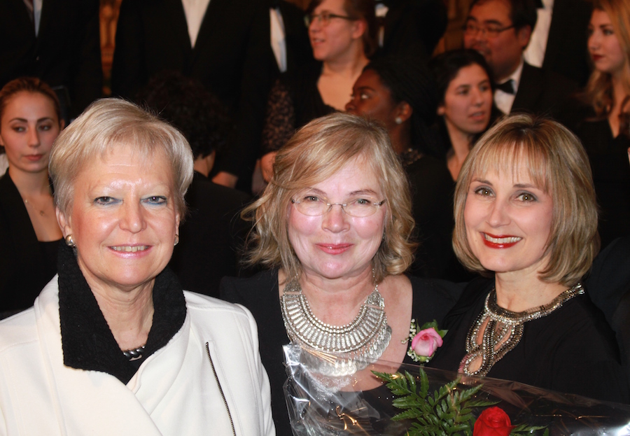 Fotol vasakult: Marie-Anne Coninsx, Euroopa Liidu Suursaadik Kanadas, Ülle Baum, 7. Euroopa Liidu Jõulukontserdi peakorraldaja ja Jackie Hawley Ottawa Children's Choir, Artistic Director  pärast edukat kontserdi. Foto: erakogu