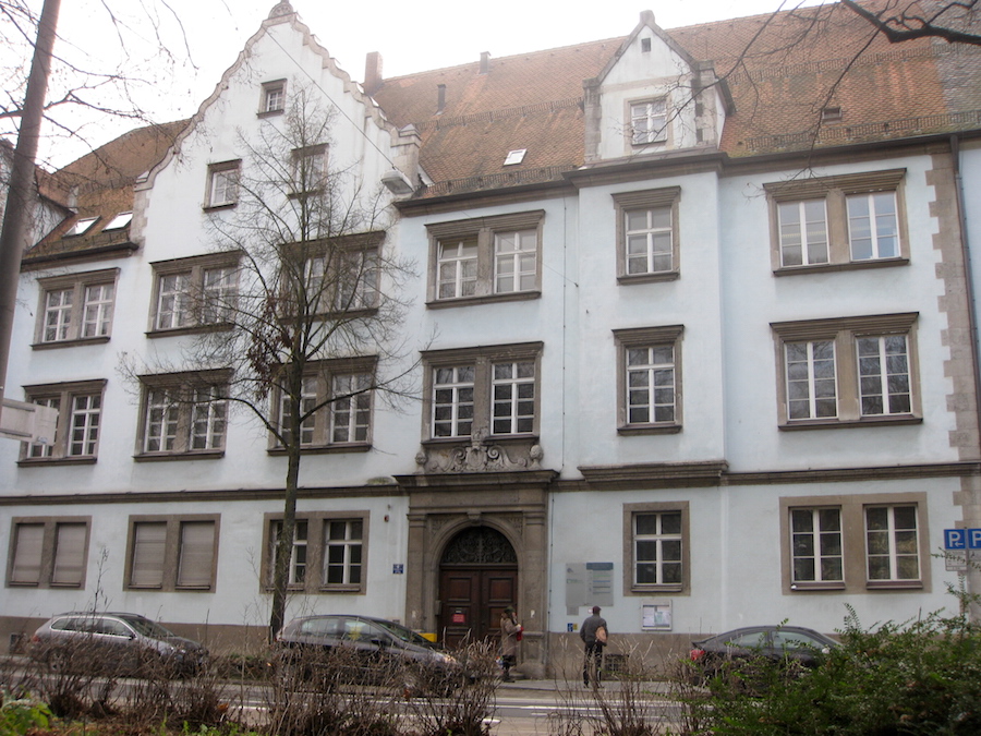 Regensburgis asub Institut für Ost- und Südosteuropaforschung vanas maksuameti majas - Landshuter Strasse 4