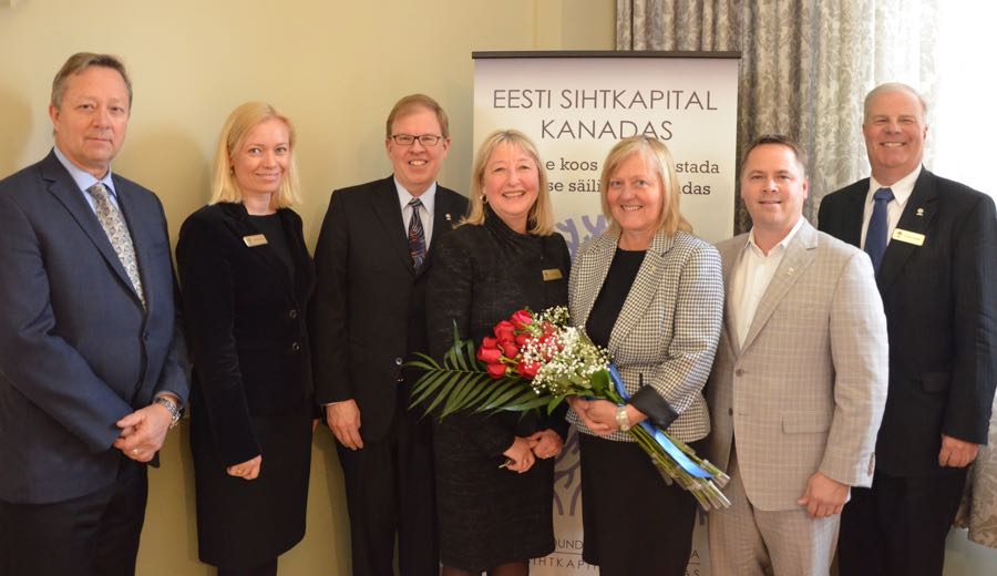 Vas. Mihkel Holmberg, Merli Tamtik, Toomas Kütti, Eva Varangu, Lia Hess, Martin Weiler ja Peeter Põldre (fotolt puuduvad Eevi Novek ja Marcus Kolga) - foto: Taavi Tamtik (2015)