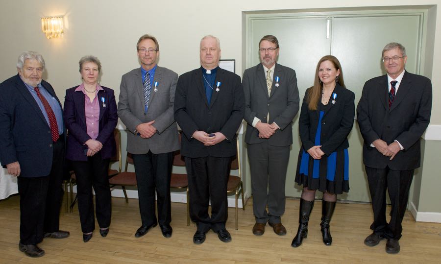 Kanada Eestlaste Teenetemärkide kavalerid 2015 vas. Laas, Leivat Juta Corcoran, Norman Reintamm, Kalle Kadakas, Margus Aruja, Rita Kutti ja Markus Hess - foto: Peeter Põldre (2015)