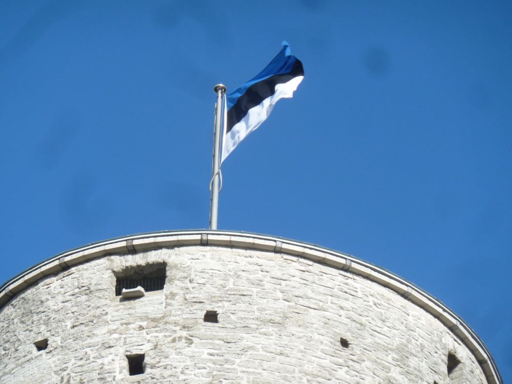 Tallinnas Toompeal Eesti lipu 131. aastapäeva lipu heiskamine - fotod: Ülo Isberg (2015)