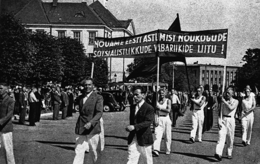 Tallinna töölissportlased miitingul Vabaduse väljakul 17. juulil 1940 - www.wikipedia.org