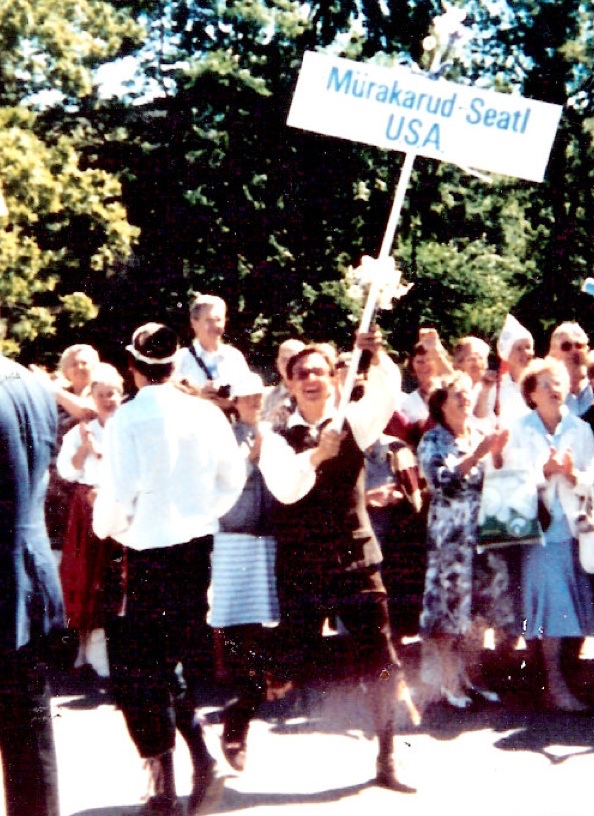 A Seattle’s “Mürakaru” at the 1990 Song and Dance festival parade. Photo: Iri Luts