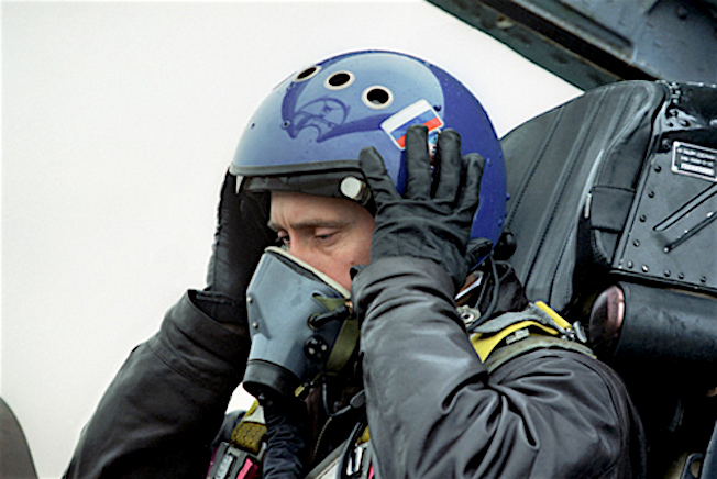 Putin landing in Grozny in a Su-27 fighter jet, 20 March 2000 - www.wikipedia.org