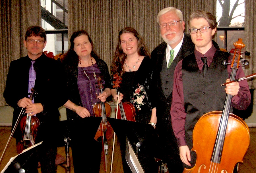 Weimannide pereansambel. Vasakult: Viljar, Senta, Oliivia, pianist Charles Kipper, Miika.