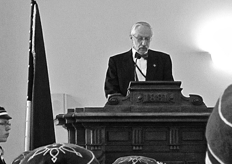 Vilistlane Arne Randsalu esitab Kõne Isamaale, Tallinna Reaalkooli aulas, Korp! Vironia 115. aastapäeva aktusel Tallinnas - foto: Rita Kütti