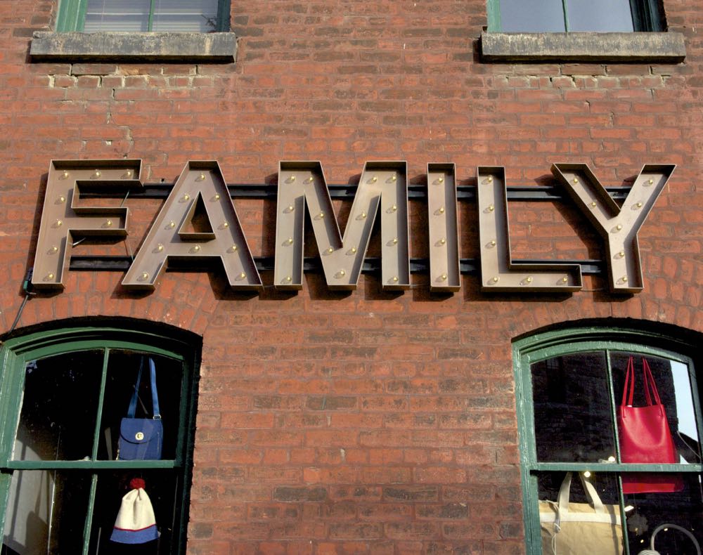 Kungla-Distillery_Districtis_Toronto_Christmas_Market-by_Peeter_Poldre-2015_03