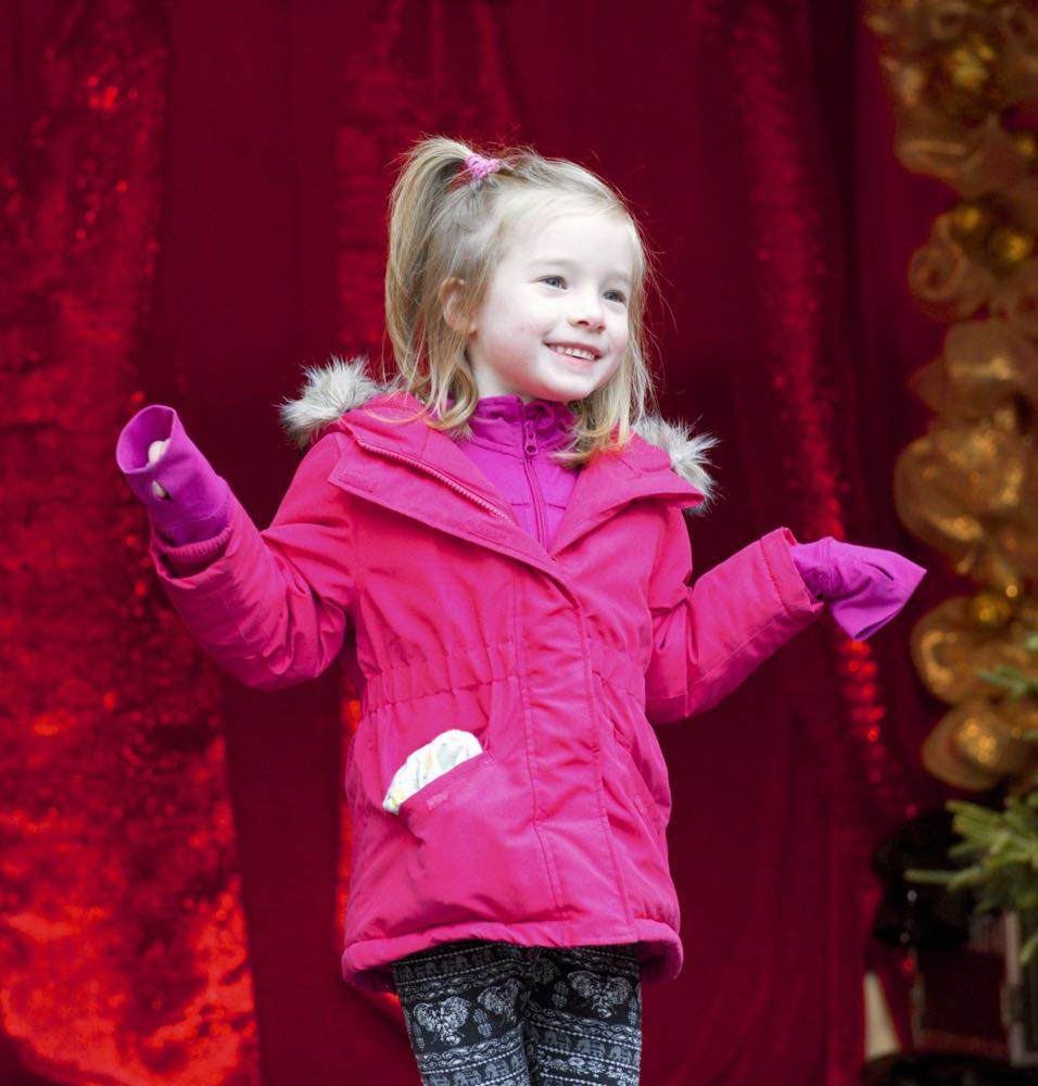 Kungla-Distillery_Districtis_Toronto_Christmas_Market-by_Peeter_Poldre-2015_05