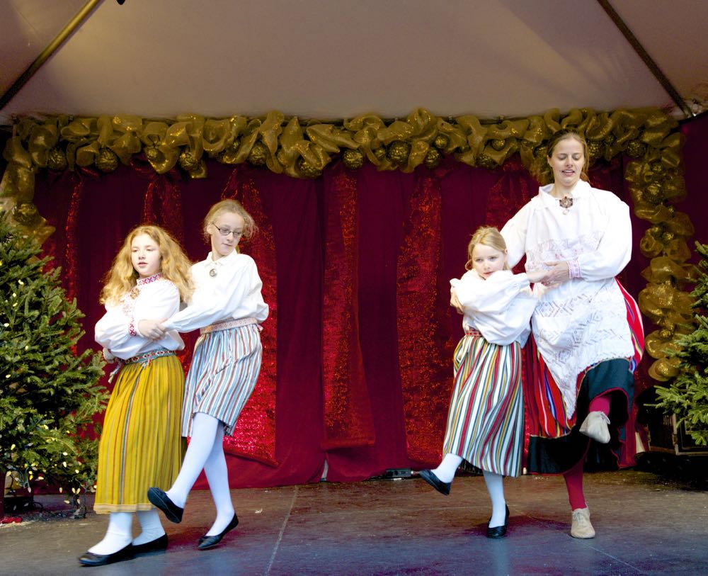 Kungla-Distillery_Districtis_Toronto_Christmas_Market-by_Peeter_Poldre-2015_47
