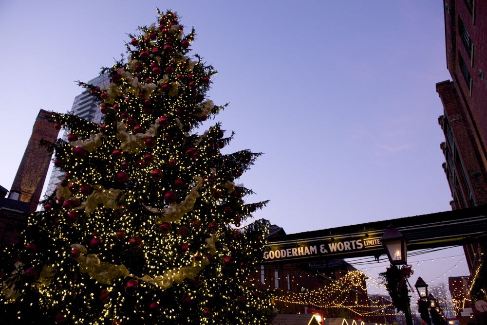 Kungla-Distillery_Districtis_Toronto_Christmas_Market-by_Peeter_Poldre-2015_64