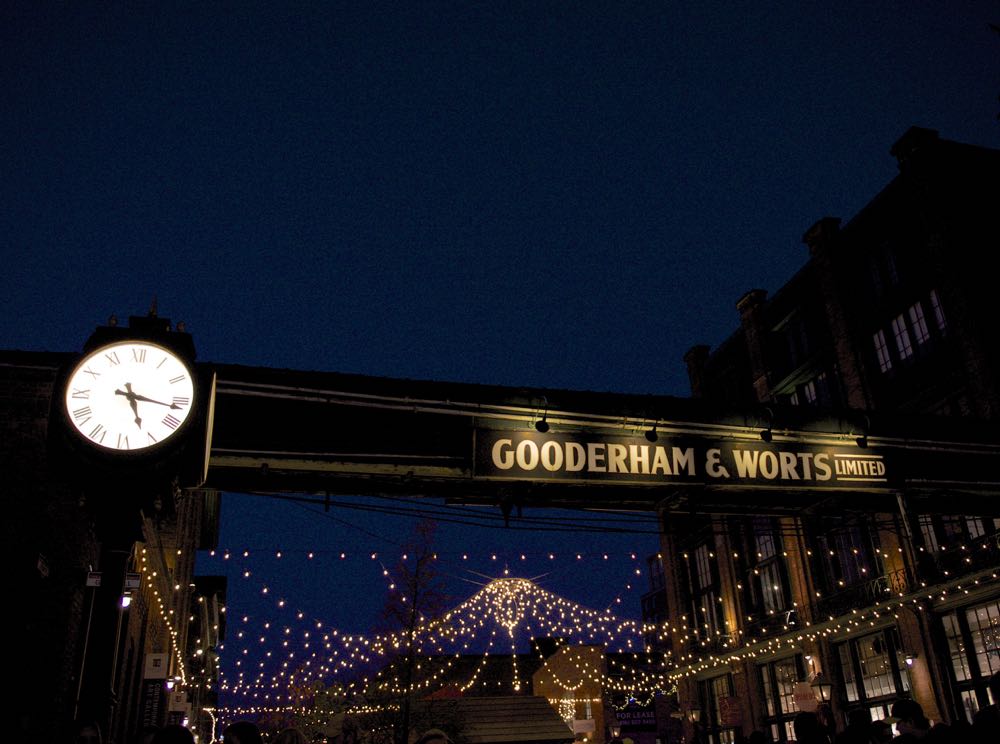 Kungla-Distillery_Districtis_Toronto_Christmas_Market-by_Peeter_Poldre-2015_66