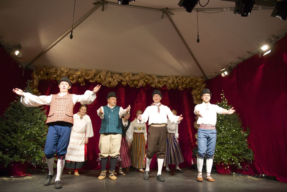 Kungla-Distillery_Districtis_Toronto_Christmas_Market-by_Peeter_Poldre-2015_82