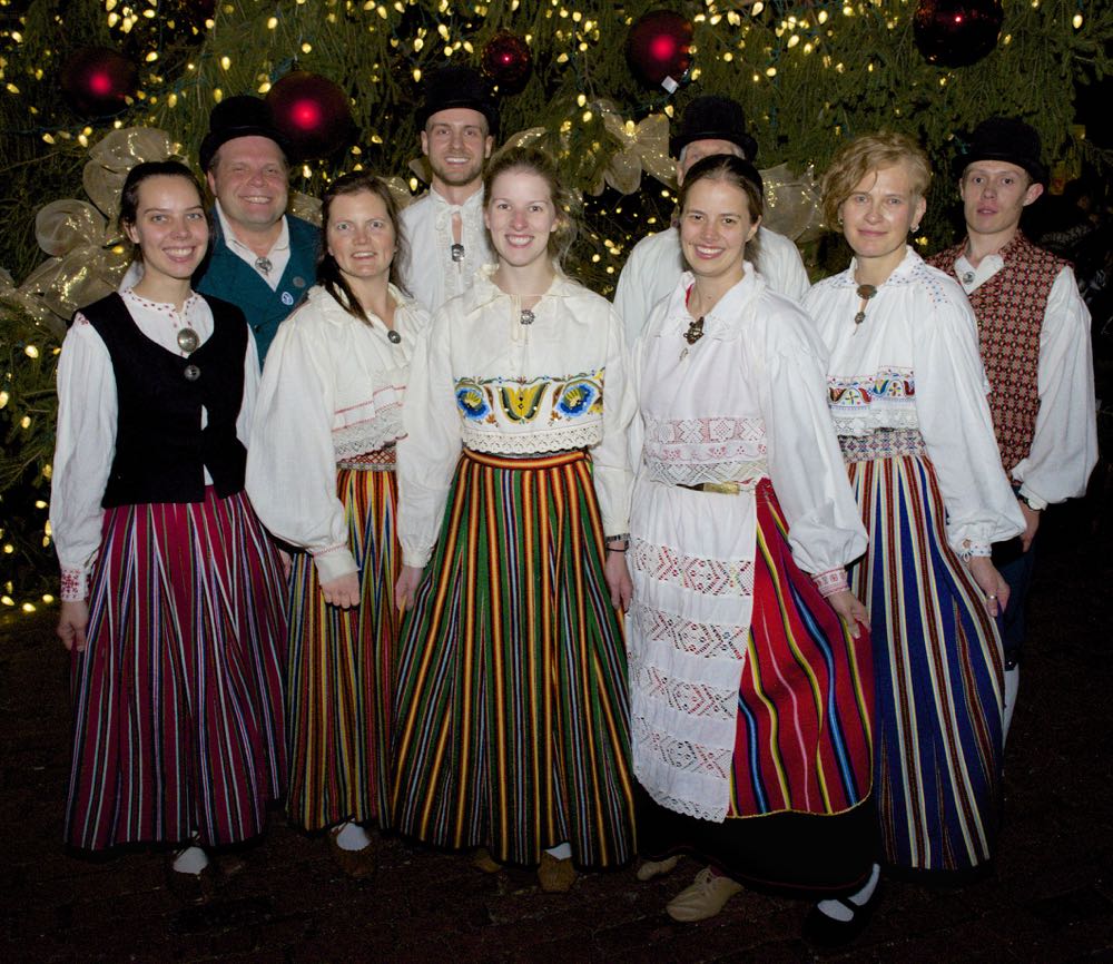 Kungla-Distillery_Districtis_Toronto_Christmas_Market-by_Peeter_Poldre-2015_91