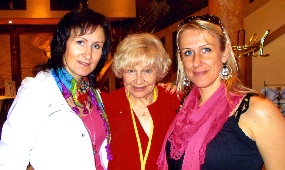 Vas. Janika Mölder, Evelyn Koop, Tuulika Mölder. Foto: Evelyn Koopi arhiivist