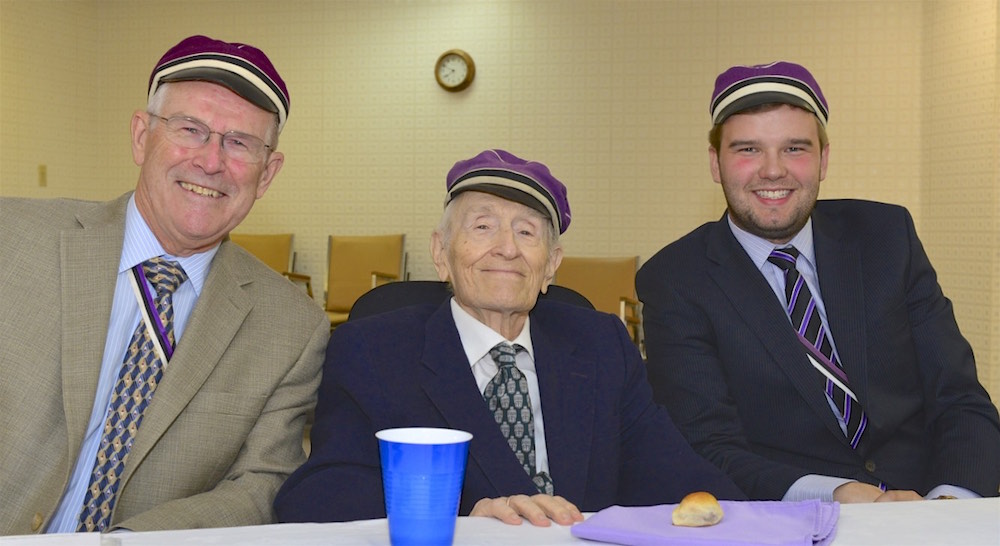 Keskel vil! Roman Toi, vasakul ta poeg vil! Ants Toi, paremal selle aasta Senior vil! Mihkel Kütti. Foto: Peeter Põldre (2016)