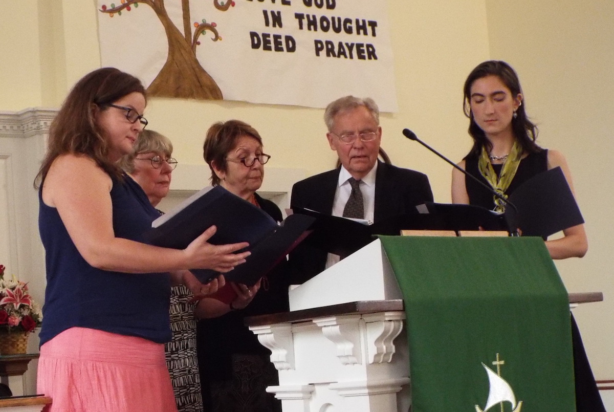 NY Eesti Segakoori lauluansambel esinemas, vasakult Rebecca Kiil-Lopez, Eha Brownell, Mall Kiil, Leevi Kiil ja Leila Roos - foto: Airi Vaga (2016)