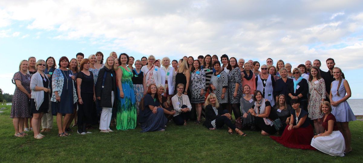 X väliseesti õpetajate suvekoolis osalejad ning ansambli Estonian Voices liikmed. Foto: Teele Liisi Szava-Kovats (2016)