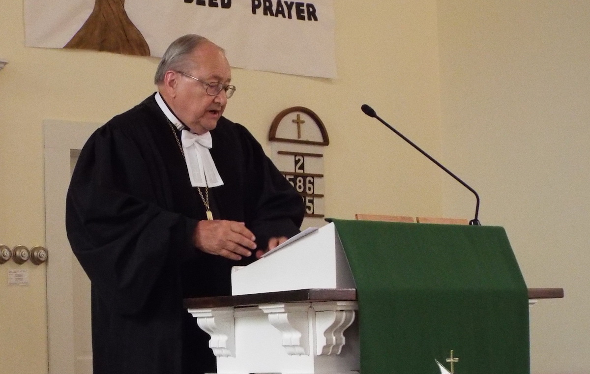 E.E.L.K. piiskop electus Thomas Vaga jutlustamas - foto: Airi Vaga (2016)