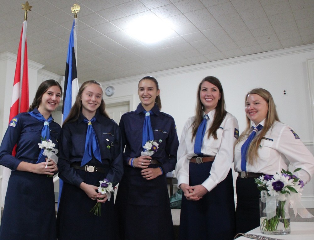 Uued vanemgaidid Natalie Jenkins, Heili Poolsaar, Genevieve Perron. Paremal Kristiina Kald ja Maili Vessmann. Foto: Maimu Mölder (2016)